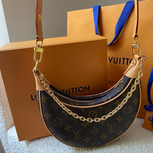Louis Vuitton loop handbag 2022 - Picture 3 of 16